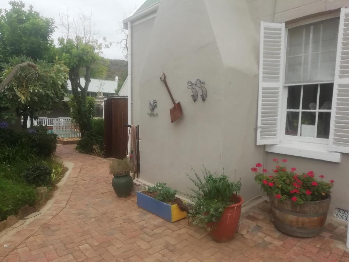 Housemartin Lodge & Self Catering De Rust Exterior photo